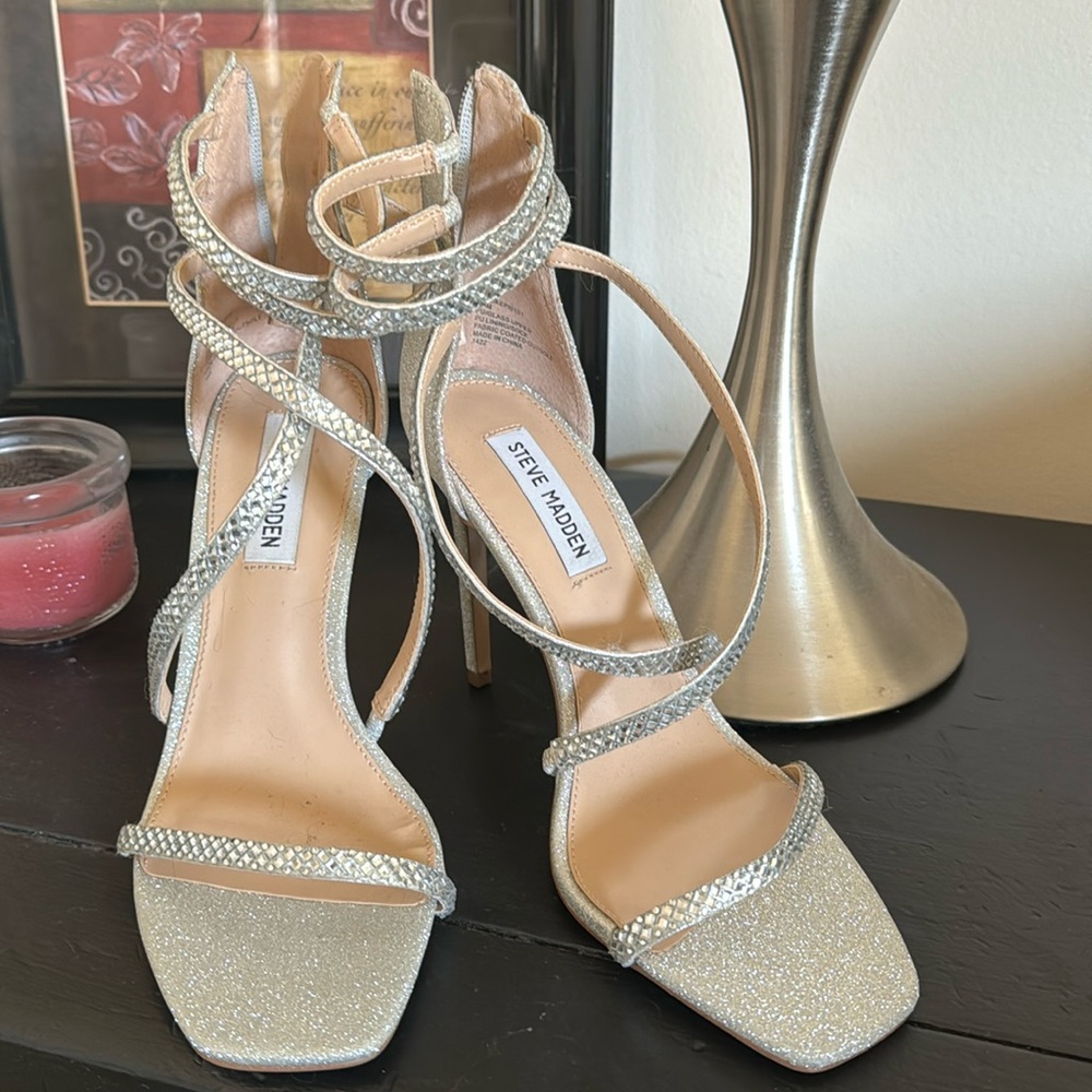 NWOT Steve Madden strappy silver glitter/stone heels.